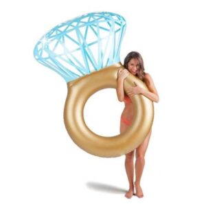 wedding_bachlorette_58_Swimming-Circle-Toy-Inflatable-Diamond-Ring-Style-bachlorett_1-555x555